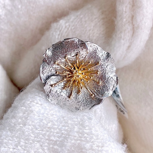 Giani Bernini Two-tone Hibiscus Flower Ring - Picture 15 of 15